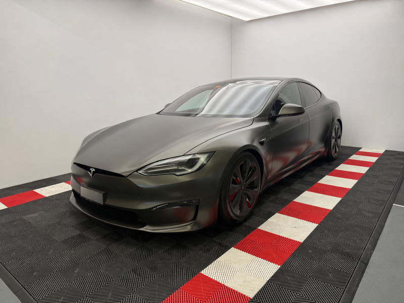 mbcarstyling-tesla-s-matt-schwarz-folieren