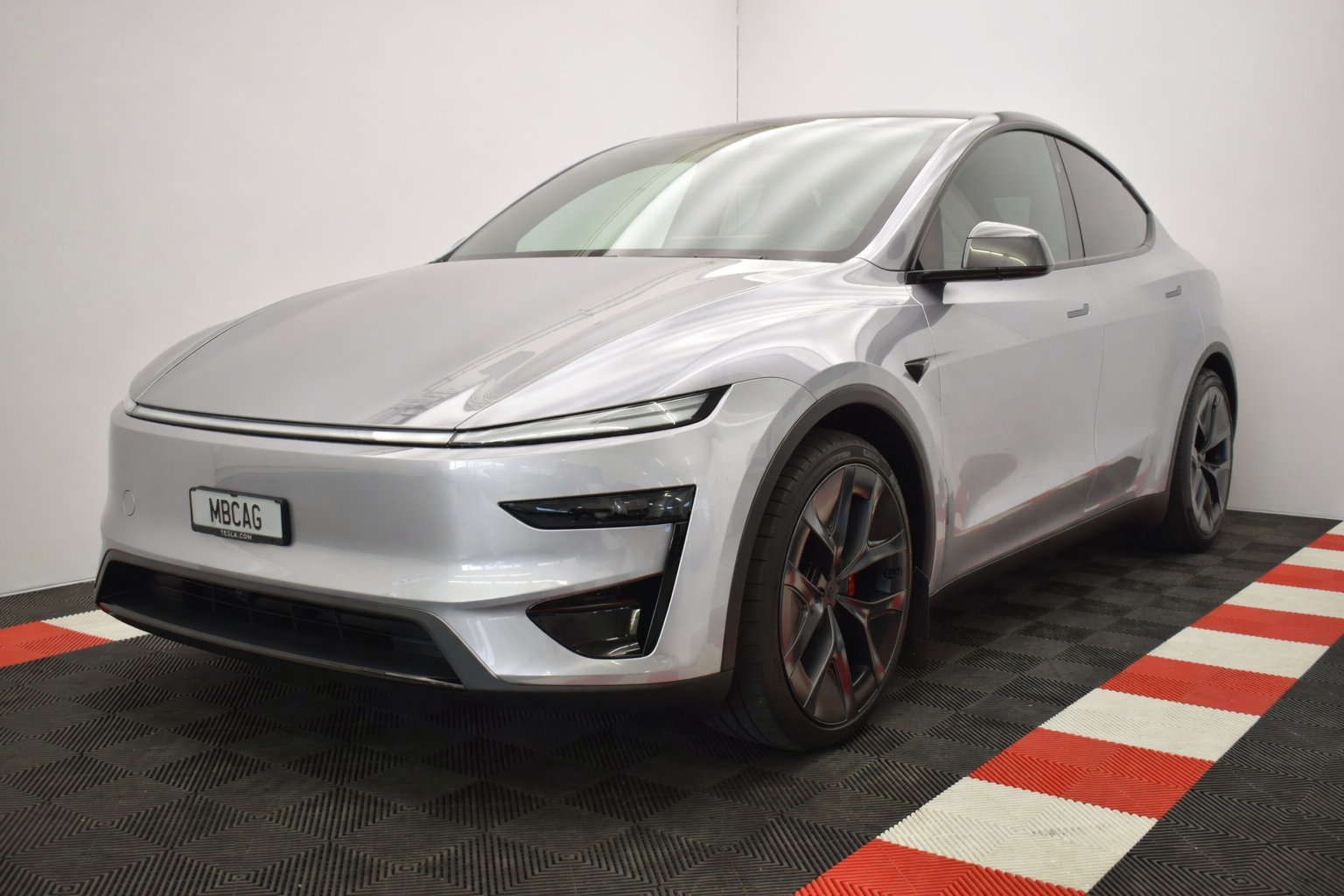 mbcarstyling-tesla-silver-grau-folieren
