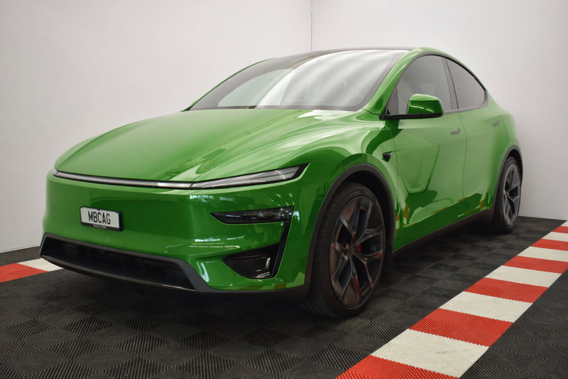 mbcarstyling-tesla-silver-green-folieren