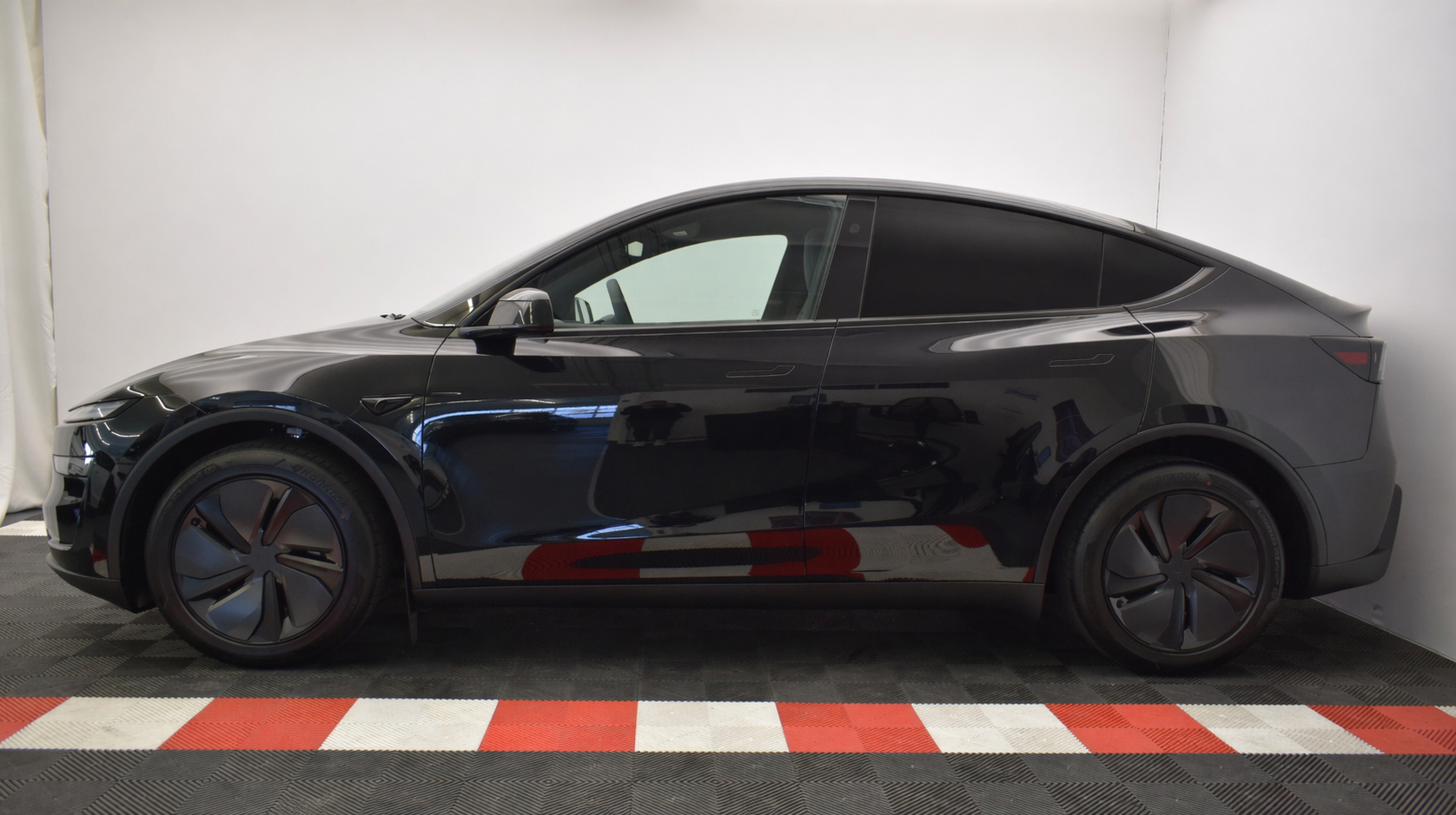 mbcarstyling-tesla-y-folieren-schwarz